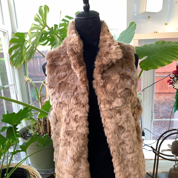 Forever 21 Jackets & Blazers - Forever 21 Women's Fur Vest Coat